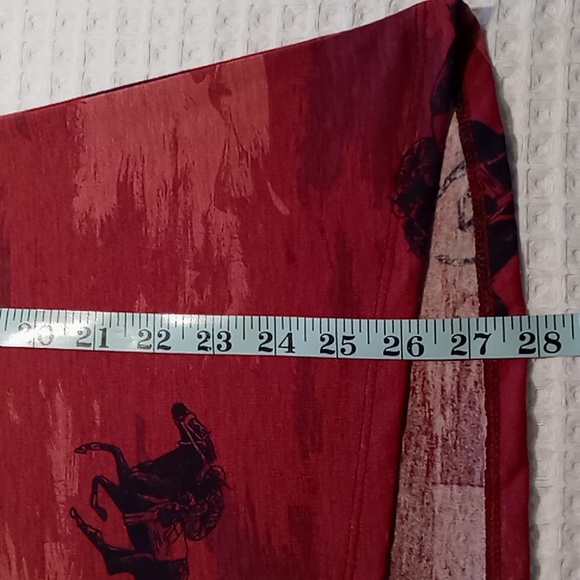 LuLaRoe Women's Short Sleeve V-Neck T-Shirt Size XS NWOT Race Horses Wine/Black/ - Picture 8 of 11